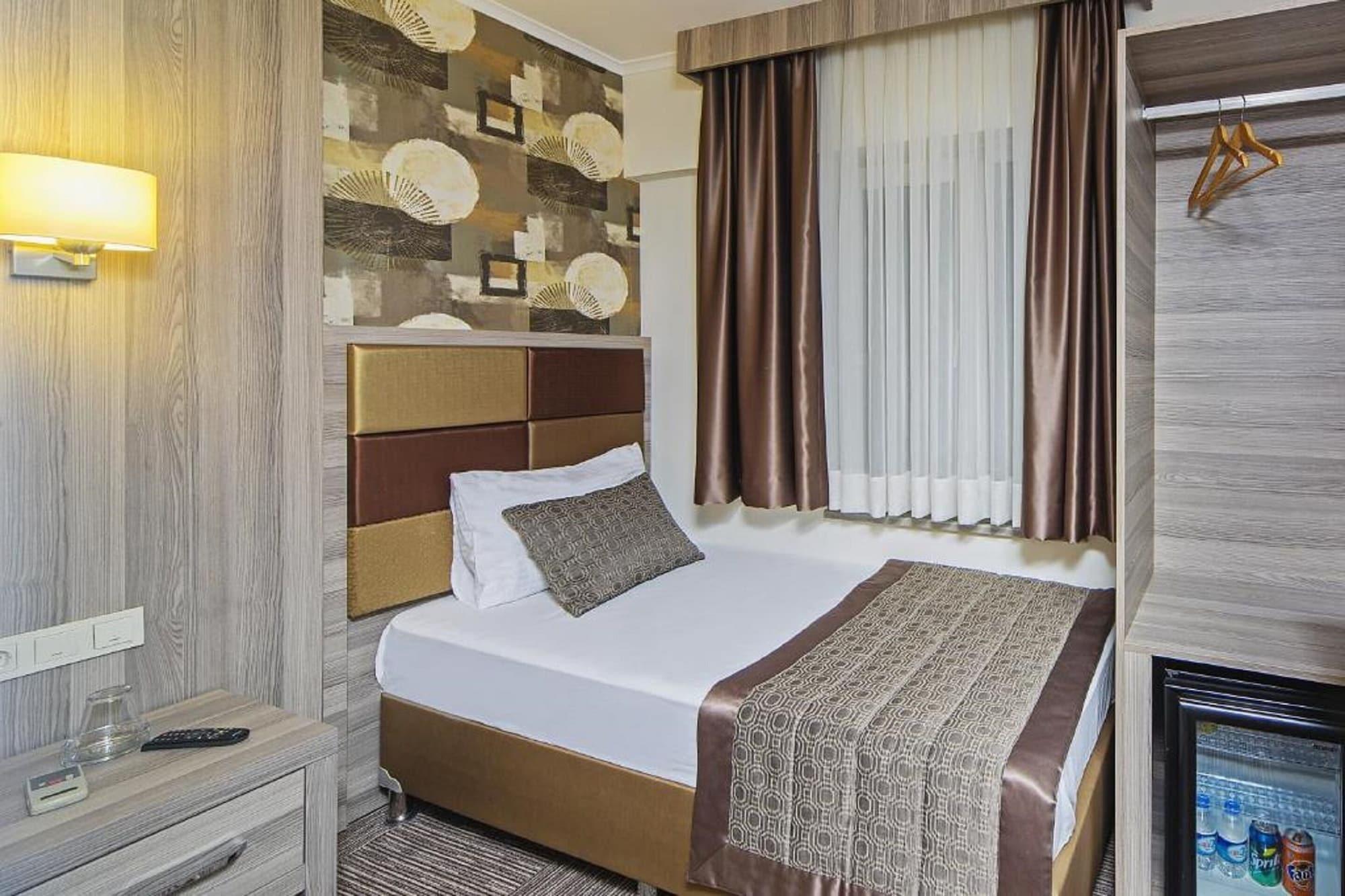 Pera Arya Hotel Istanbul Bagian luar foto